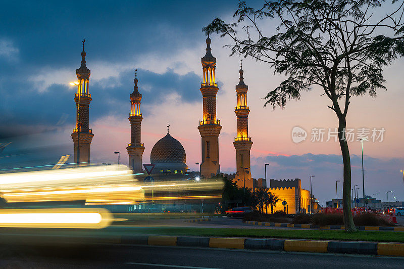 黄昏时分，阿联酋北部酋长国最大的清真寺Ras al Khaimah